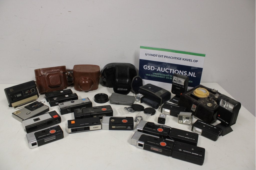 Collectie vintage Agfamatic camera's met accessoires, Niet ingevuld, Niet ingevuld, Niet ingevuld