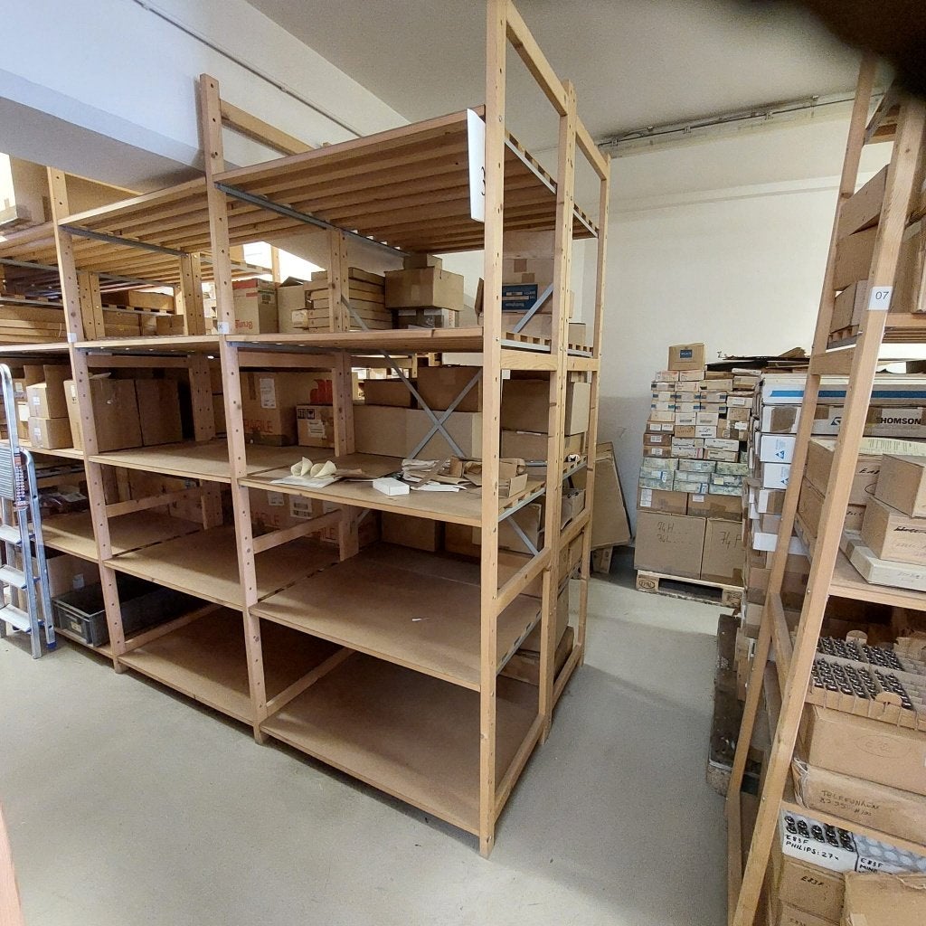 LOT COMPLET DE RAYONNAGES / ÉTAGÈRES DE STOCKAGE / RACK, Enlèvement