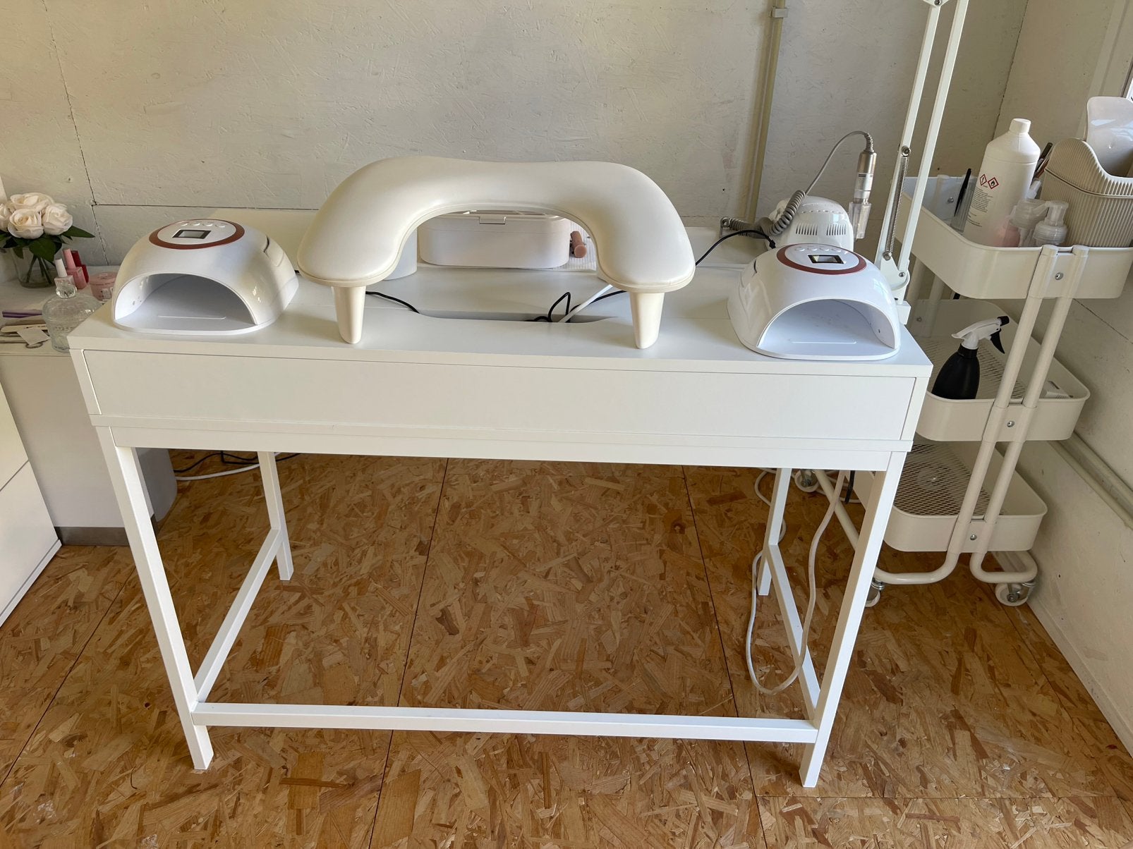 Nagelstyliste! Tafel etc te koop, Ophalen, Zo goed als nieuw