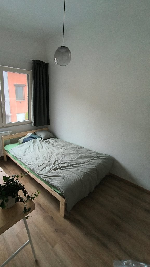 Ikea Neiden bedframe 140x 200 + Afjäll matras + donsdeken, Ophalen, Gebruikt, Bruin, 140 cm