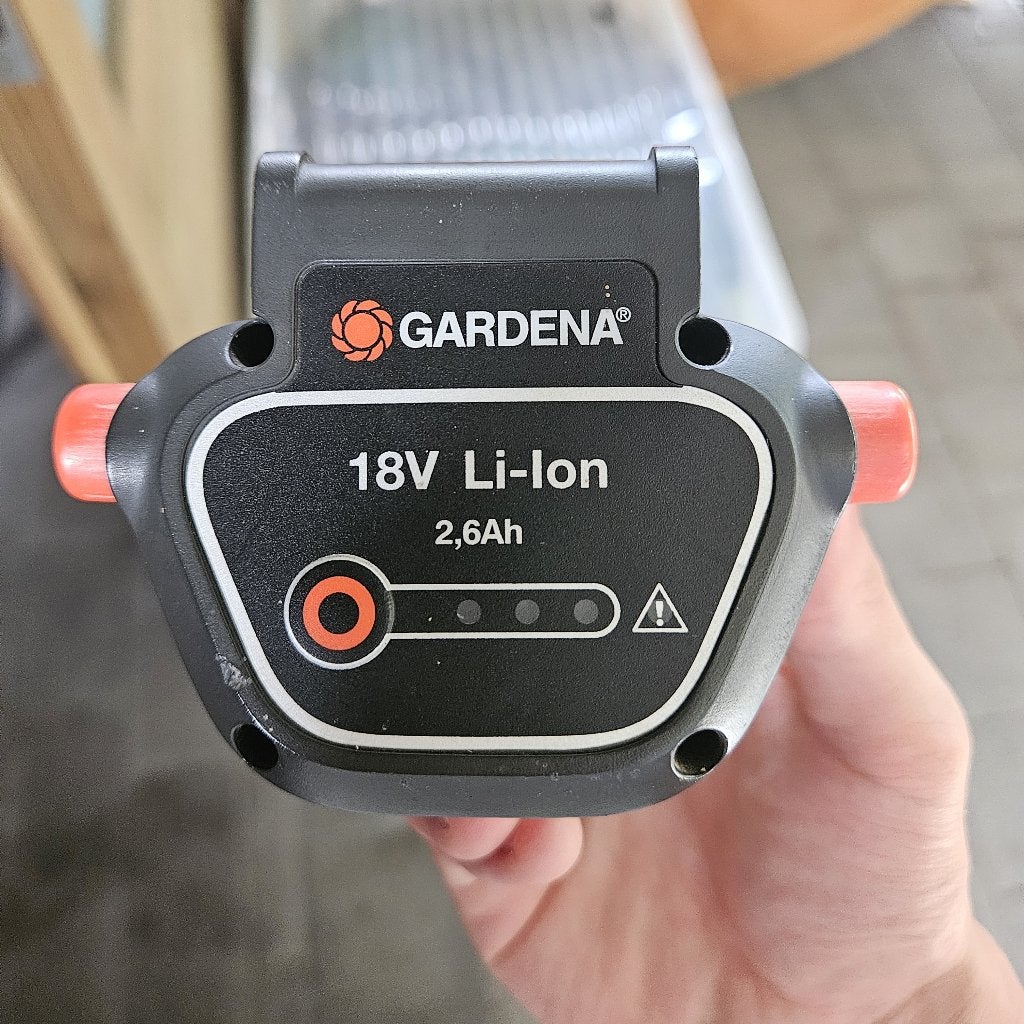 Gardena 18 Volt Batterij (9839-20) + Lader, Jardin & Terrasse, Coupe-bordures, Utilisé, Batterie, Enlèvement ou Envoi