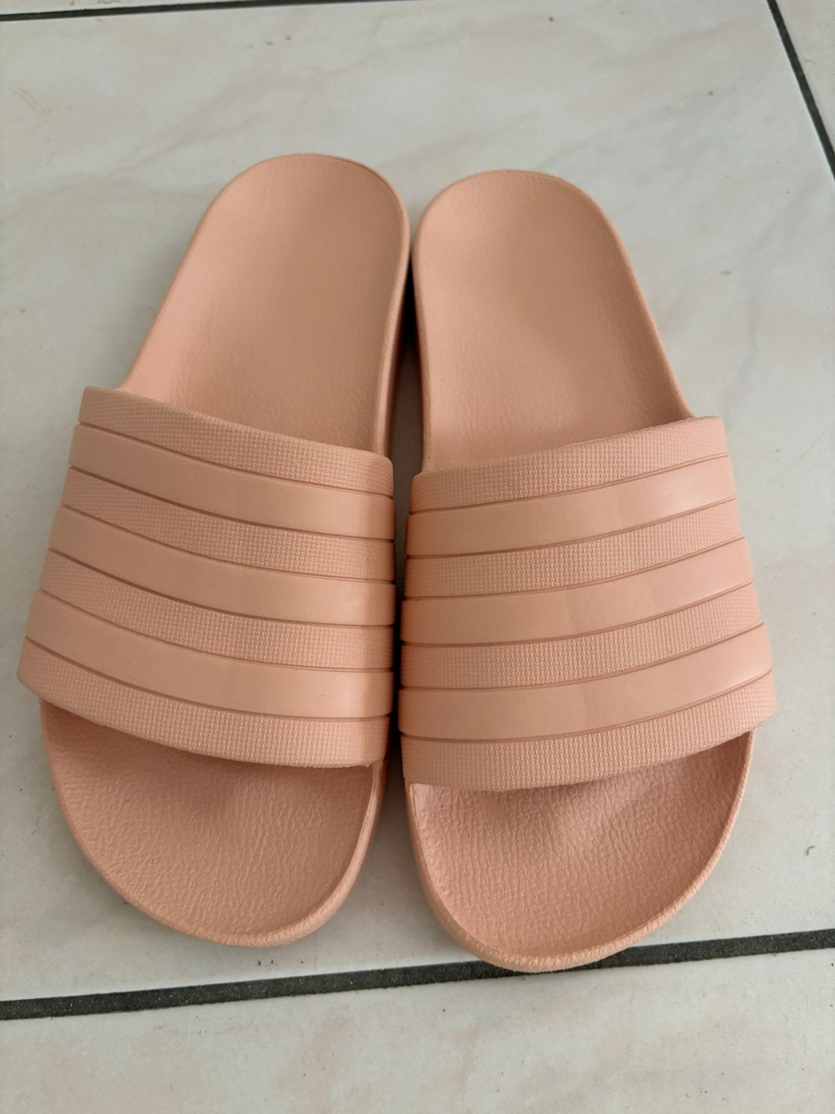 Slippers Adidas, Ophalen, Zo goed als nieuw, Slippers