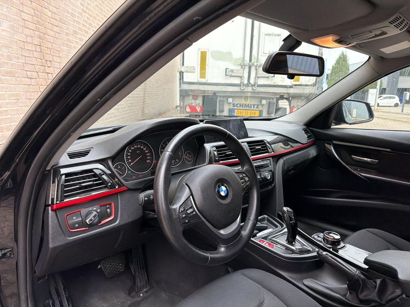 BMW 320 3-serie 320i High Executive | LEES TEKST! | Climate, Auto's, Automaat, Xenon verlichting, 135 kW, Zwart