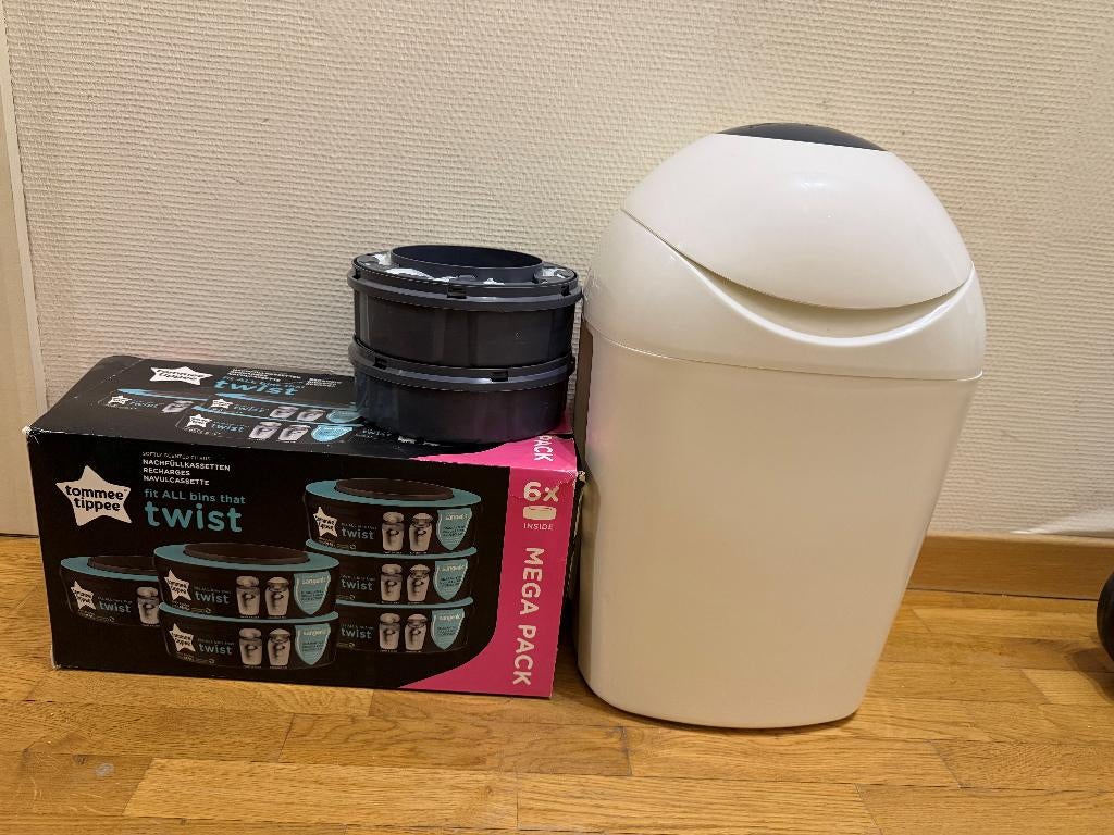 Tommee Tippee luieremmer + 8 navullingen, Kinderen en Baby's, Badjes en Verzorging, Zo goed als nieuw, Luieremmer, Overige merken