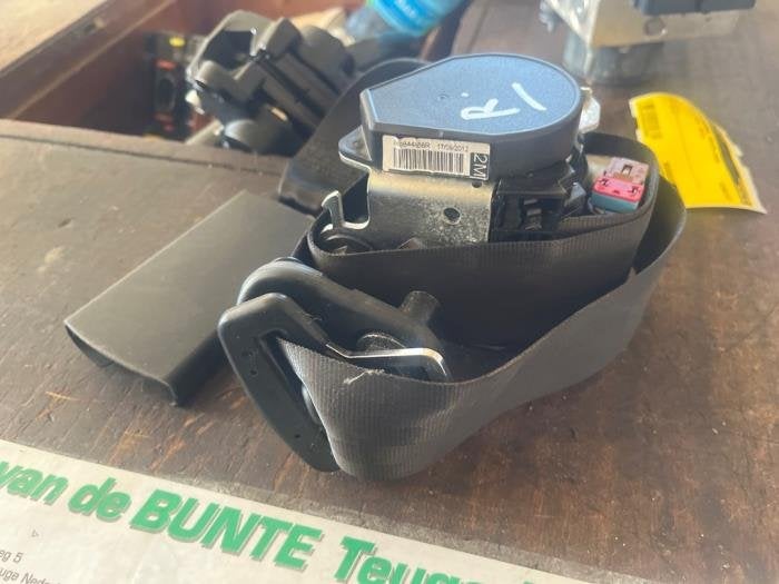 Veiligheidsgordel rechts-voor van een Renault Clio, Gebruikt, -, Renault, -