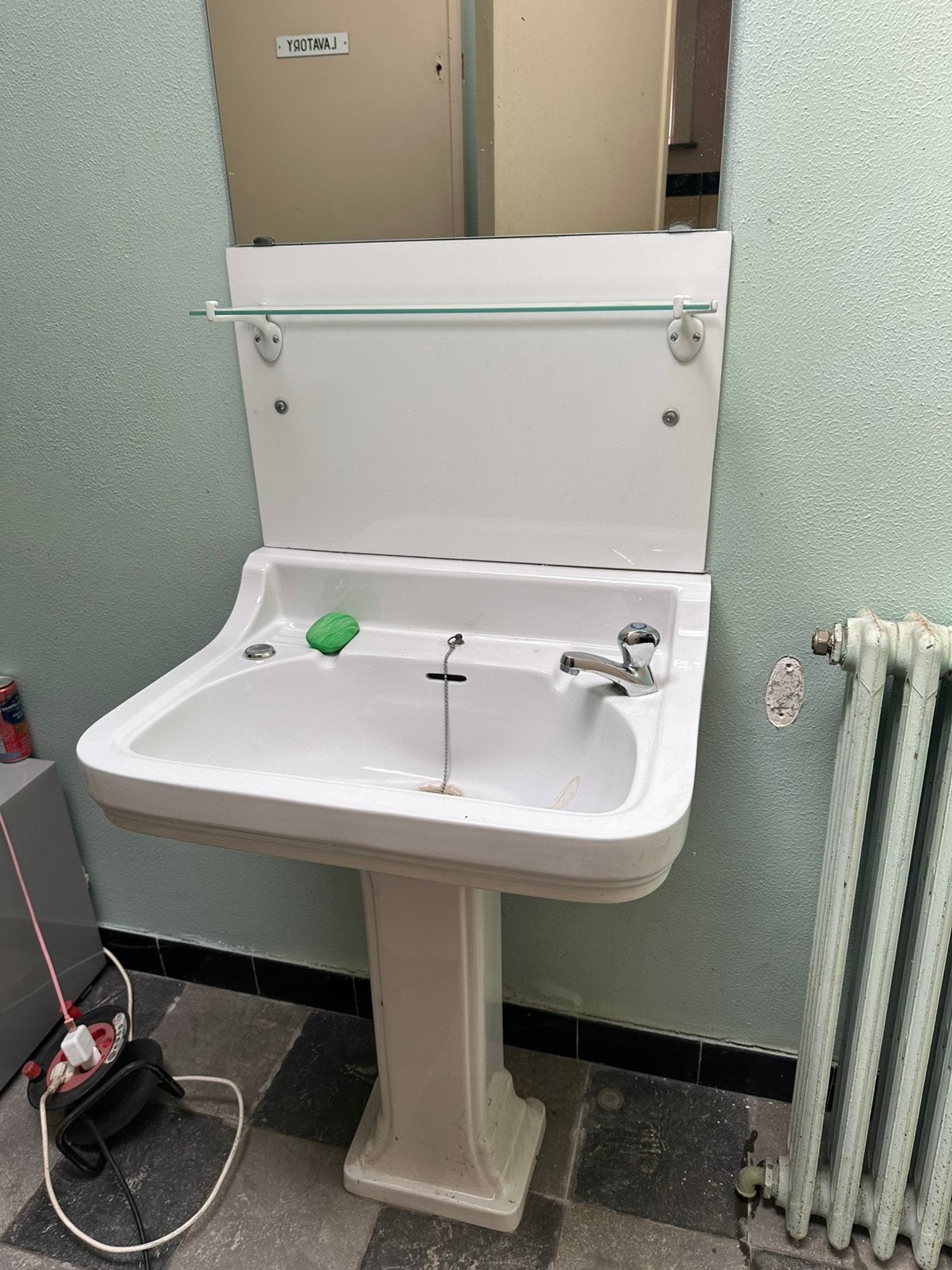 Klassieke wastafel op zuil, Ophalen, Gebruikt, Steen, Wastafel