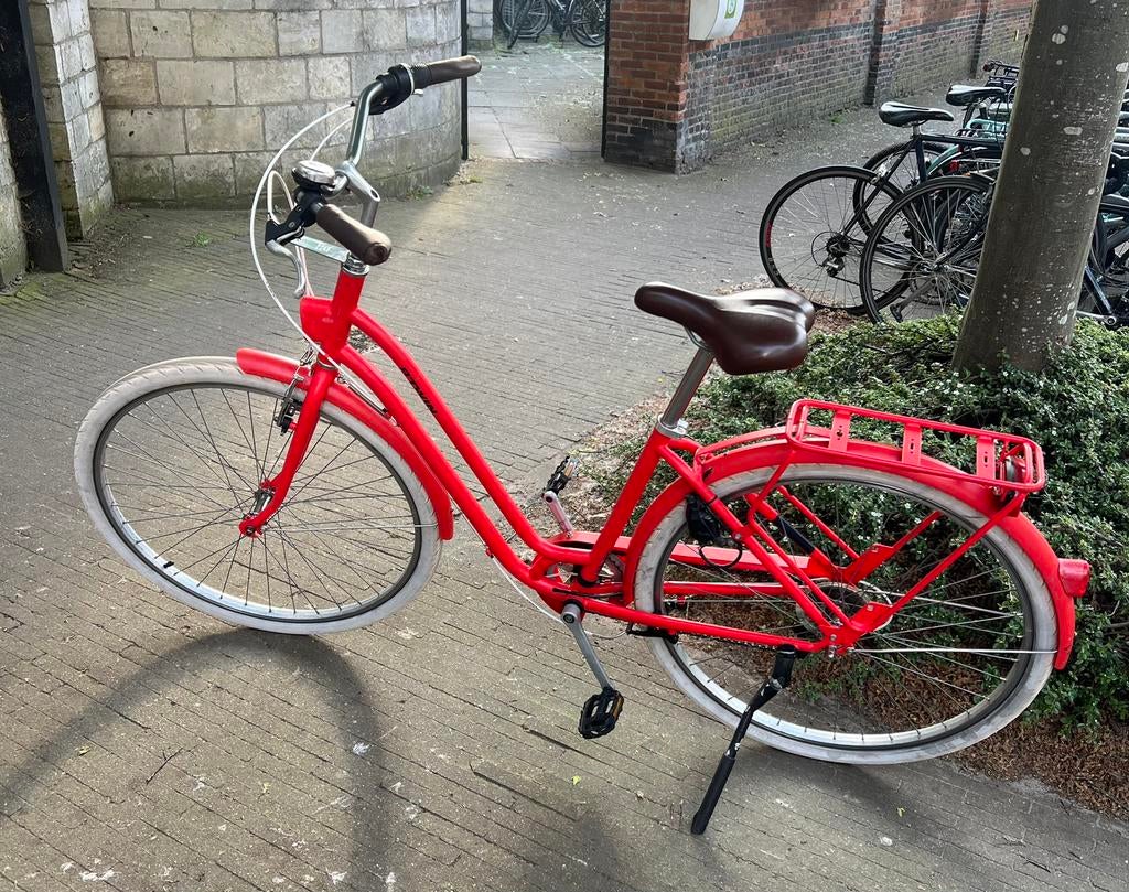 Rode vrouwenfiets - B’twin, Fietsen en Brommers, Ophalen, Zo goed als nieuw