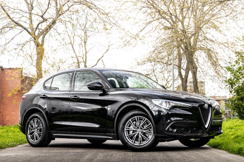 Alfa Romeo Stelvio 2.0 Automaat * Leder * Camera * Navi *, Auto's, Alfa Romeo, Zwart, Leder, Bedrijf, 5 deurs