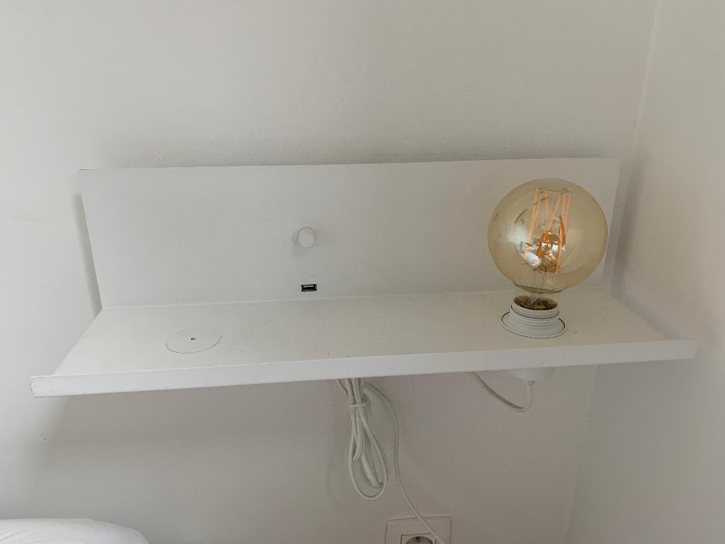 Wandschab met verlichting en USB poort, wit metaal, 50x20,, Huis en Inrichting, Woonaccessoires | Wandplanken en Boekenplanken