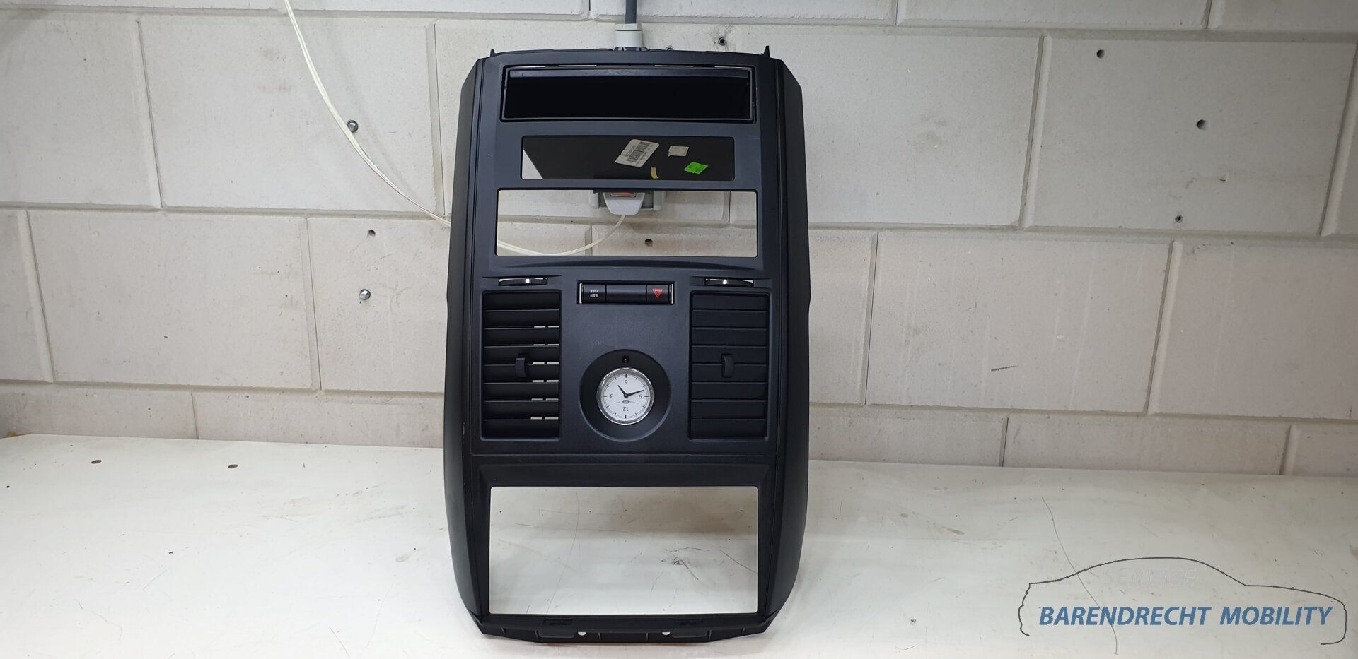 Grille d'a ration de console centrale Grand Voyager 04678862, Autos : Pièces & Accessoires, Taurusavenue 1
2132 LS  Hoofddorp, NL