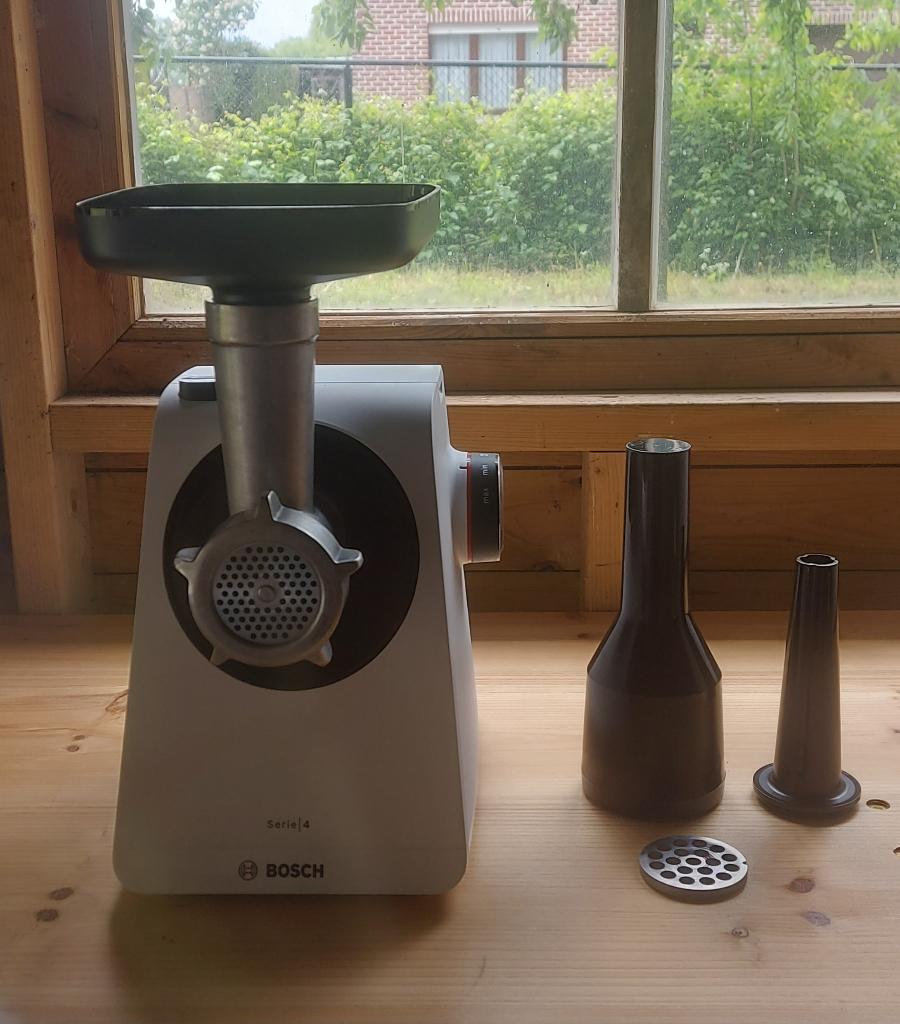 Bosch Serie 4 Vleesmolen – Krachtig & Compact – 2 jaar oud, Maison & Meubles, Cuisine | Ustensiles de cuisine, Comme neuf, Autres types