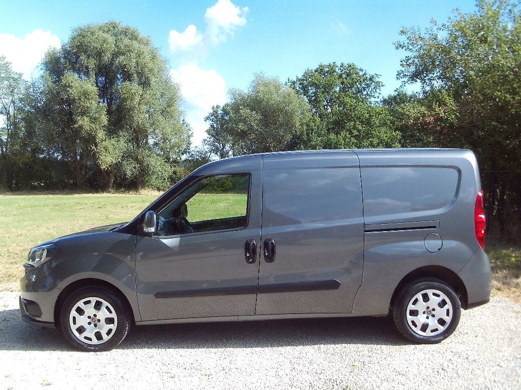 FIAT Doblo Cargo Maxi ! 25000KM! Benzine/CNG Camera NW 021, Autos, Argent ou Gris, Achat, Euro 6, Entreprise