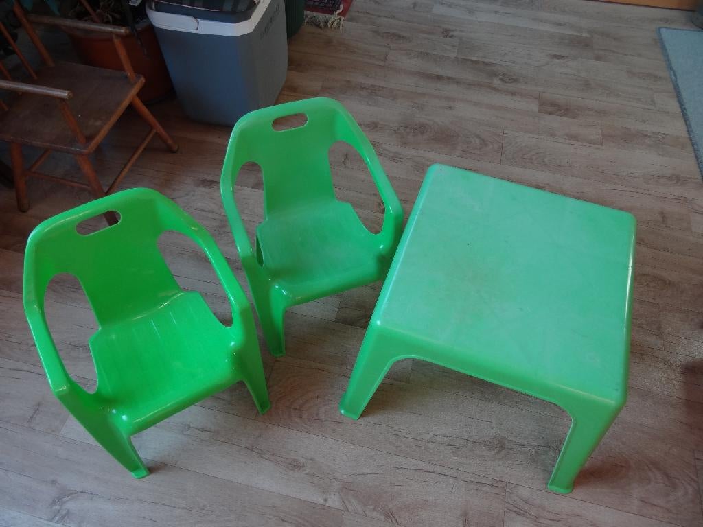Speeltafeltje en 2 stoeltjes, Ophalen, Gebruikt
