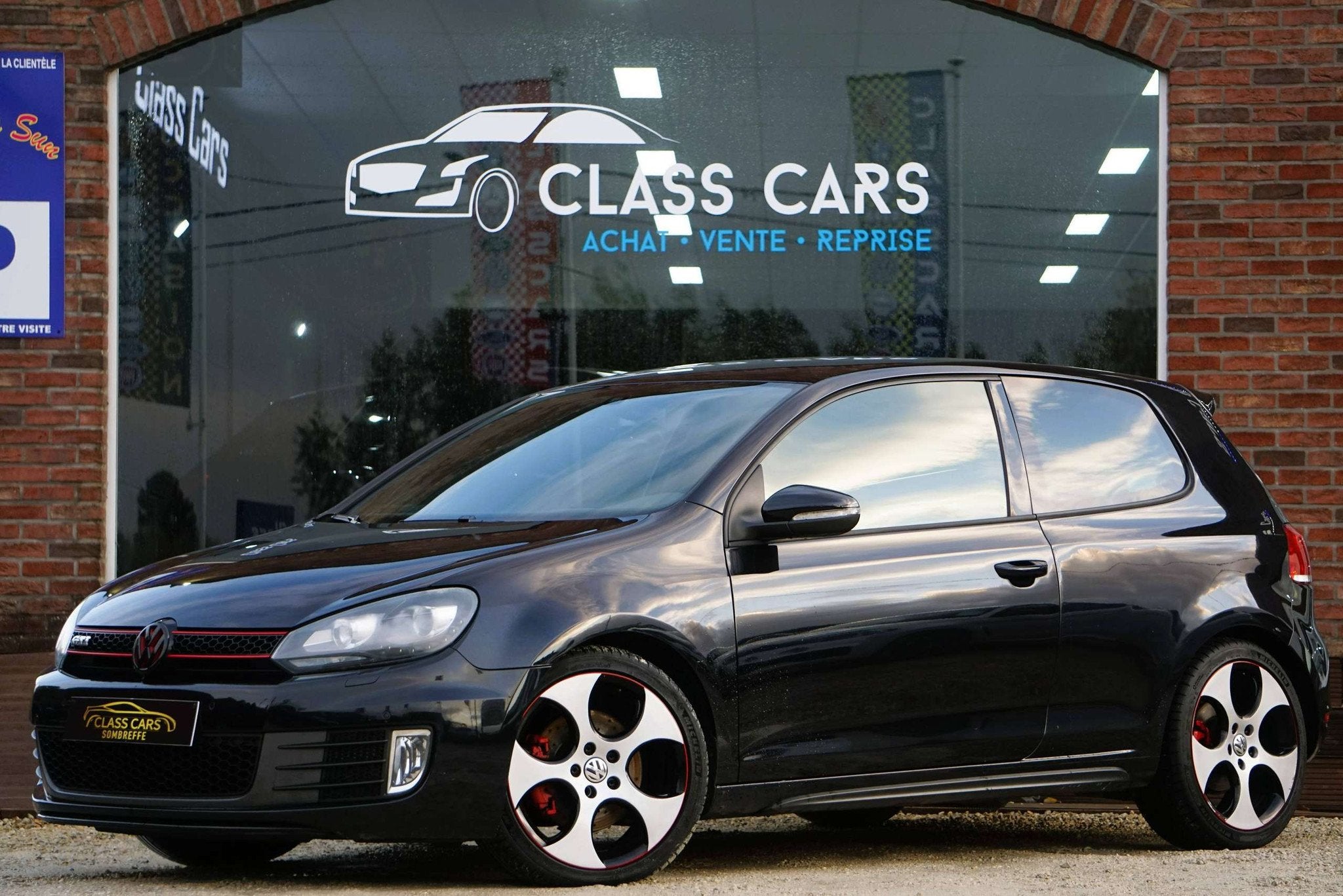 Volkswagen Golf GTI 2.0 TSI AKRAPOVIC CARNET DISTRIBUTION FA, Auto's, Voorwielaandrijving, Stof, Gebruikt, 155 kW