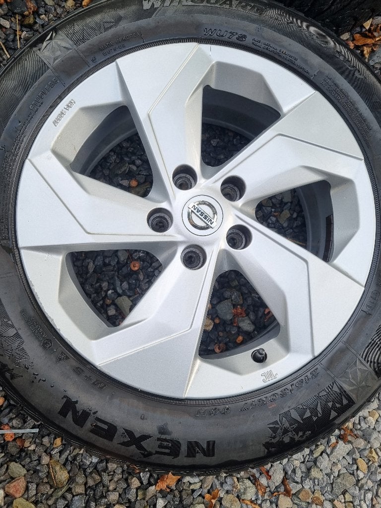 Jantes Nissan qashqai et pneus hiver 215/60/17, Autos : Pièces & Accessoires, Véhicule de tourisme, 17 pouces, Enlèvement, Jante(s)