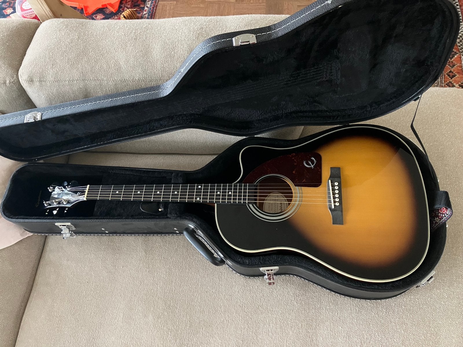 Epiphone Dreadnought Electric - Acoustique avec étui rigide, Musique & Instruments, Instruments à corde | Guitares | Acoustiques