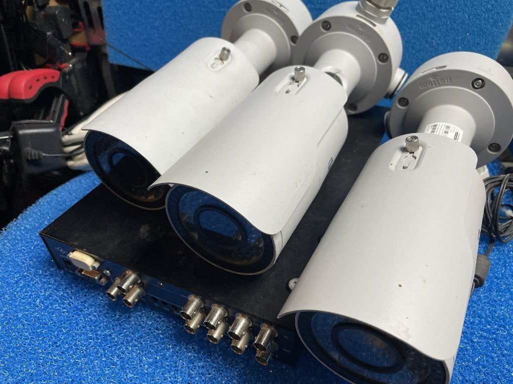 3 x CAMÉRA CCTV HD  + CONTRÔLEUR+MONITEUR, TV, Hi-fi & Vidéo, Enlèvement, Comme neuf, Caméra extérieure