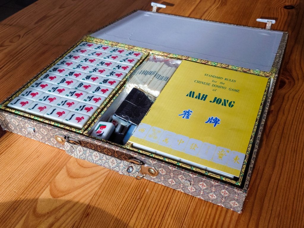 Mahjong set, Trois ou quatre joueurs, Enlèvement ou Envoi, Comme neuf