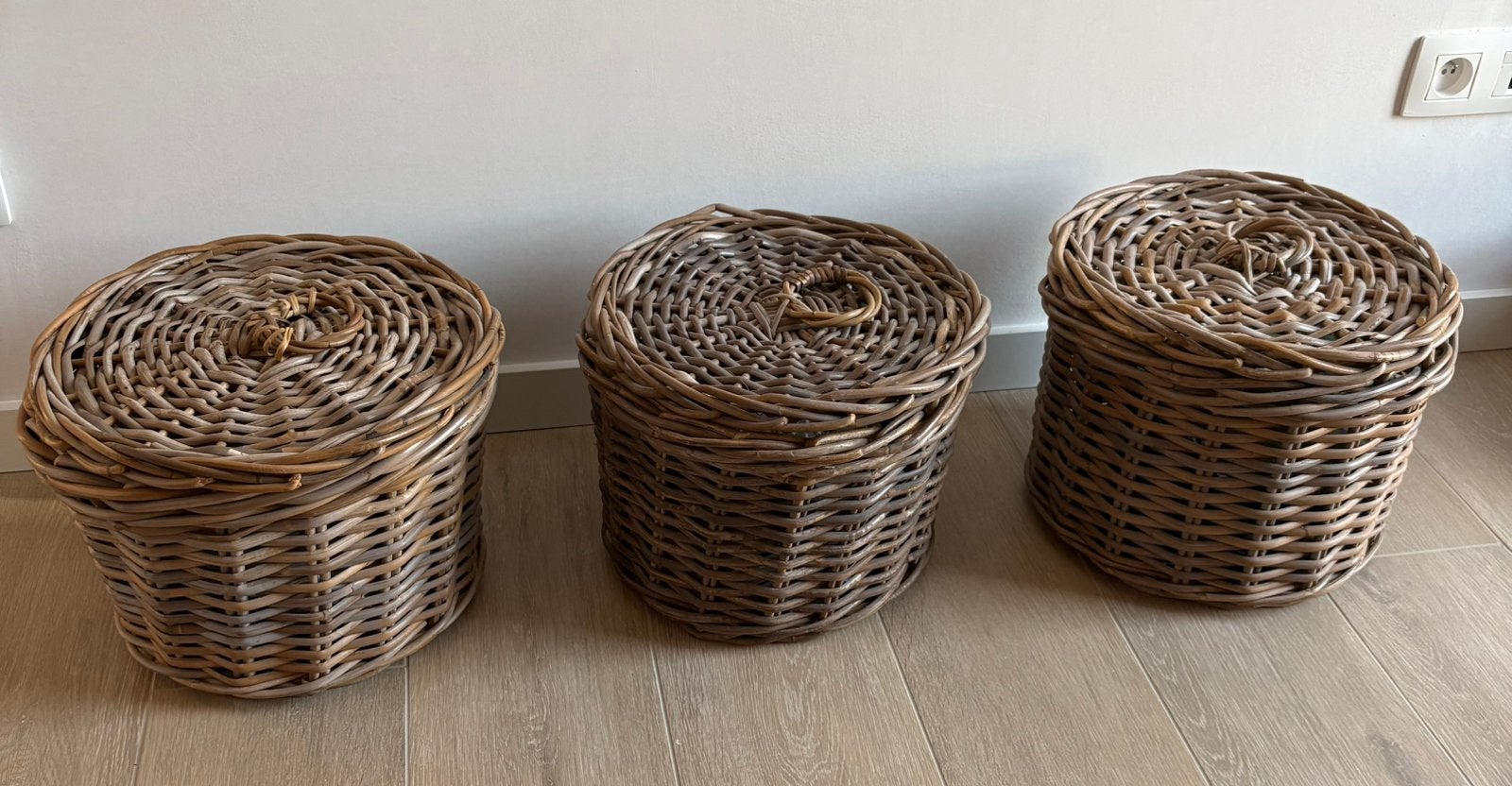3 manden te koop, Ophalen, Mand, Rond, Zo goed als nieuw