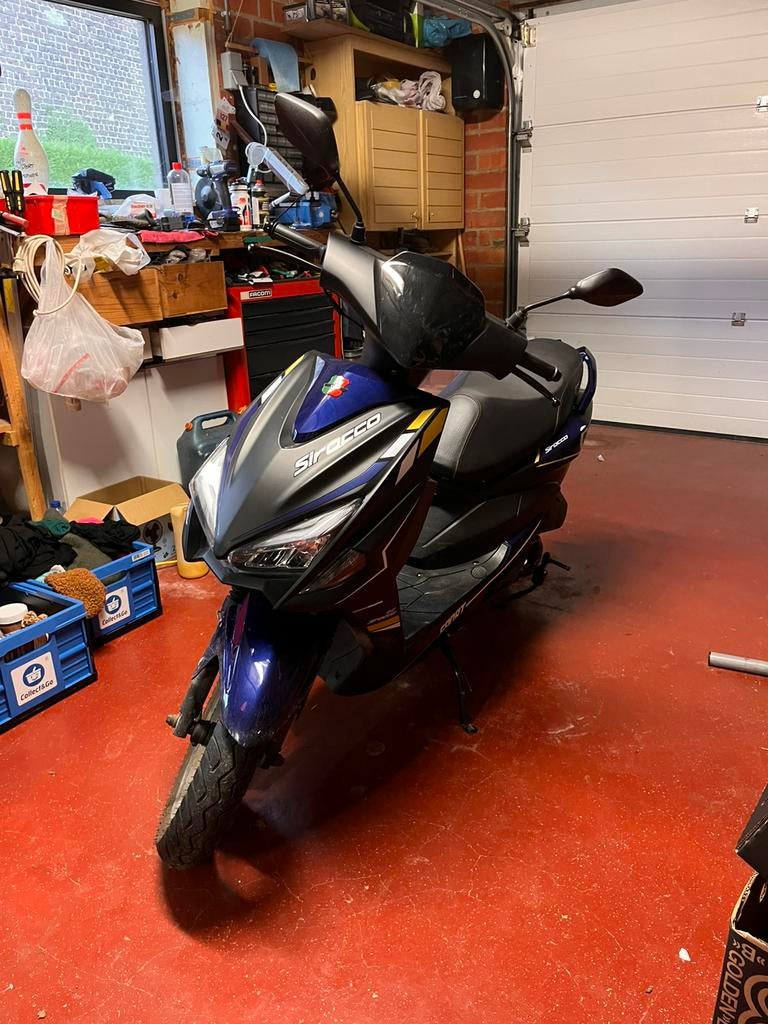 GTS sirocco 50cc - 1,5 j oud - 3900 km - aangekocht €2200, Classe B (45 km/h), Enlèvement, Utilisé, Essence