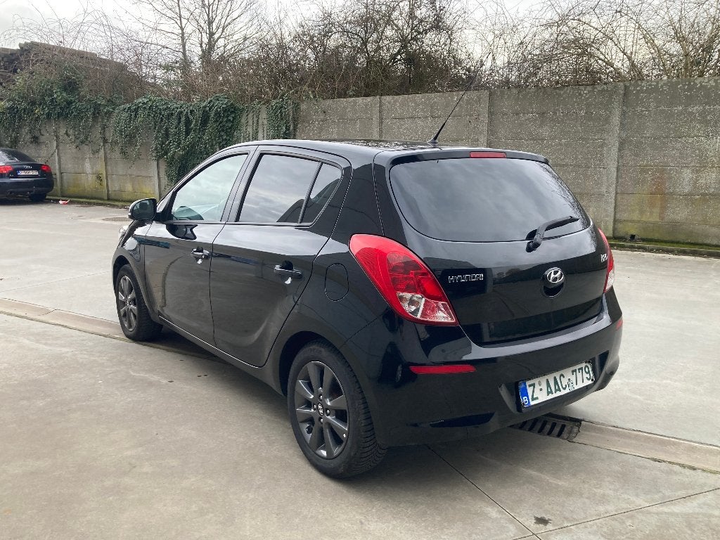 Hyundai I20 1.2 essence 2015 avec 107 000 km *GARANTIE*, Autos, Euro 5, Achat, 63 kW, Entreprise