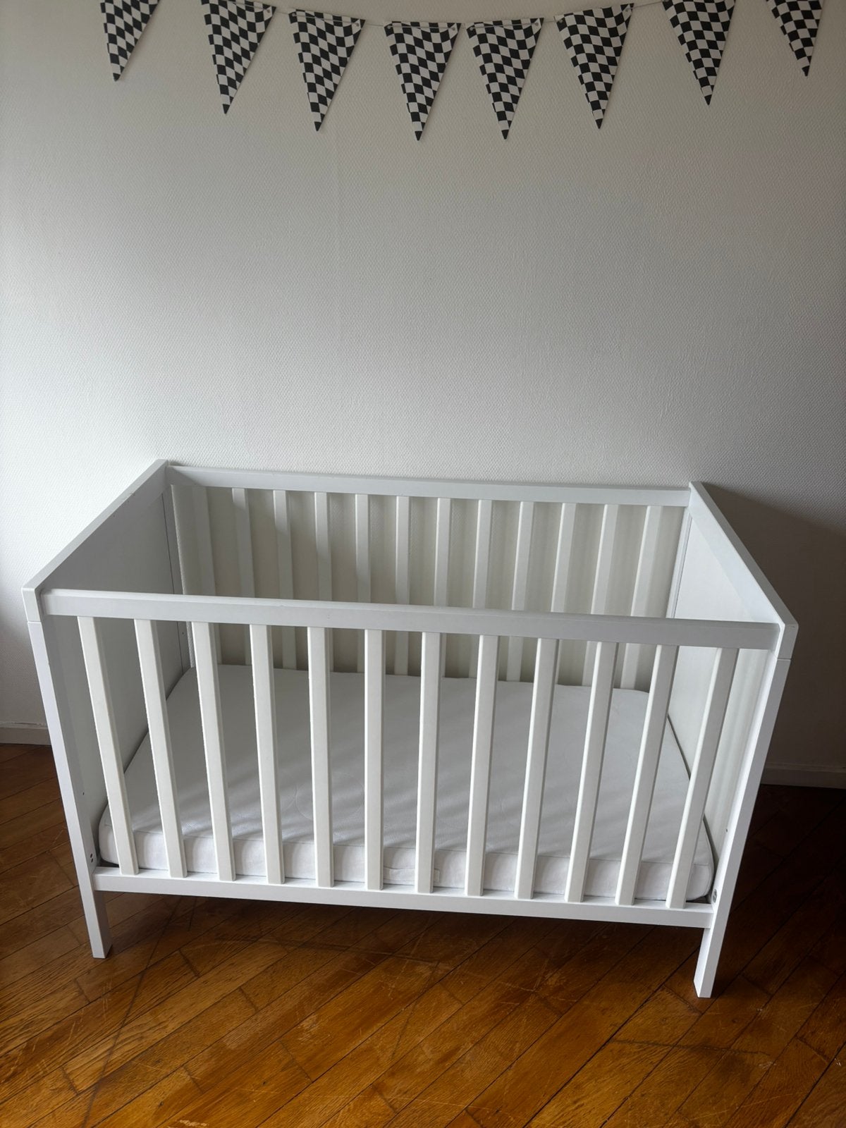 IKEA SUNDVIK ledikant / peuterbed INCLUSIEF EXTRA ZIE BESCHR, Ophalen, Zo goed als nieuw, Ledikant