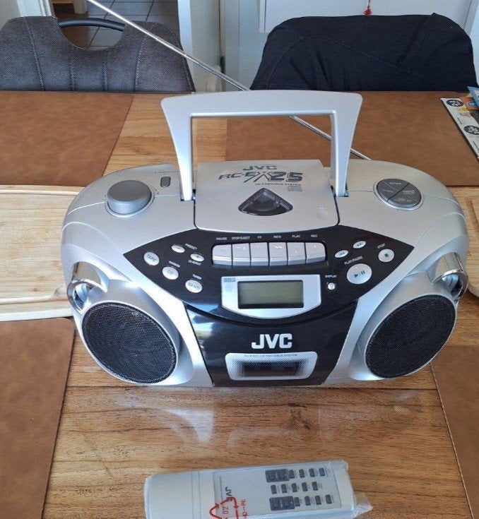 JVC Boombox radio, Enlèvement, Radio