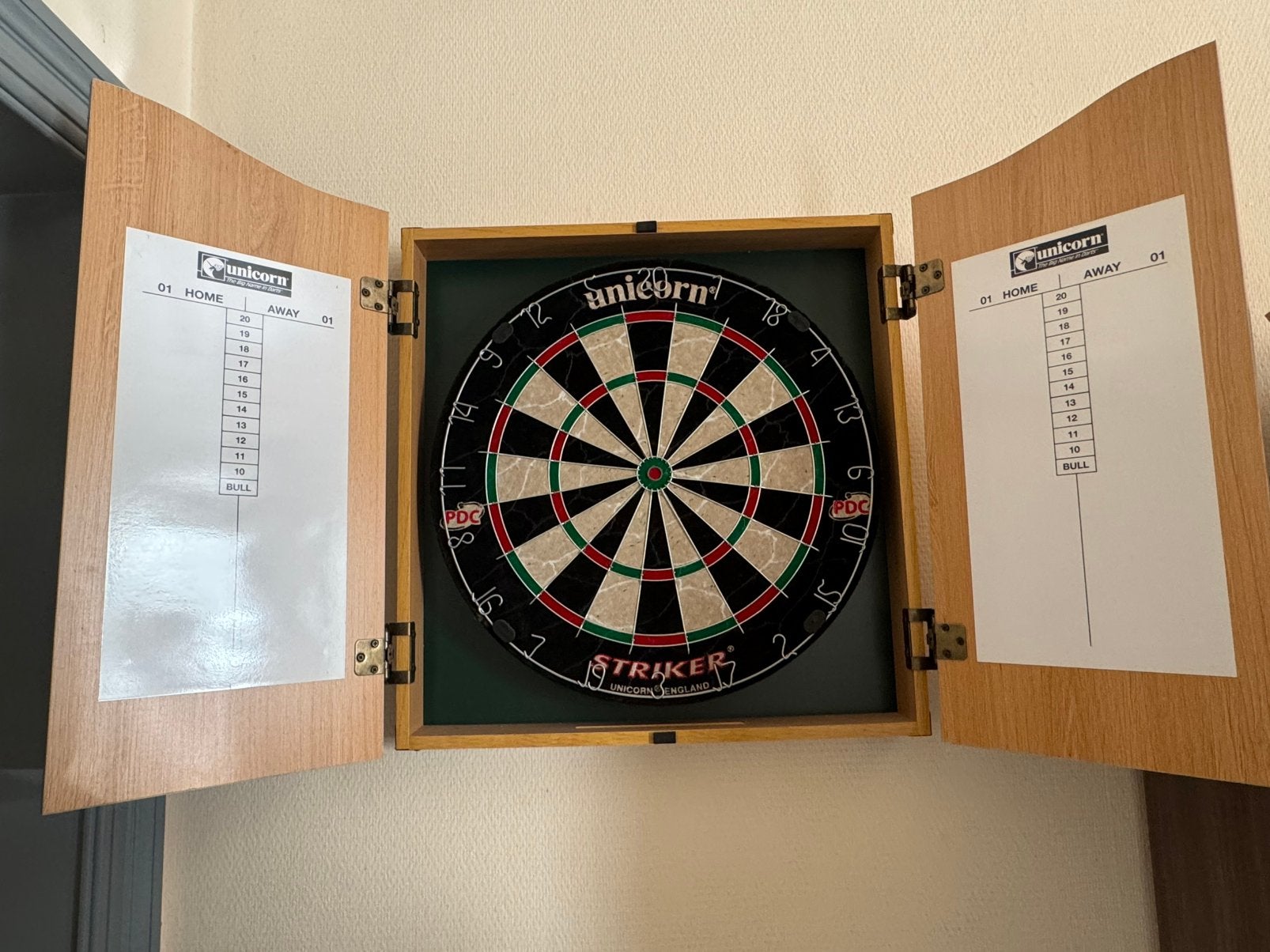 Dartsbord met kast, Enlèvement, Comme neuf