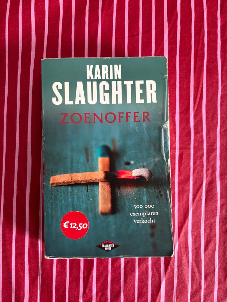 Leesboek “Zoenoffer” van Karin Slaughter, Ophalen of Verzenden, Gelezen