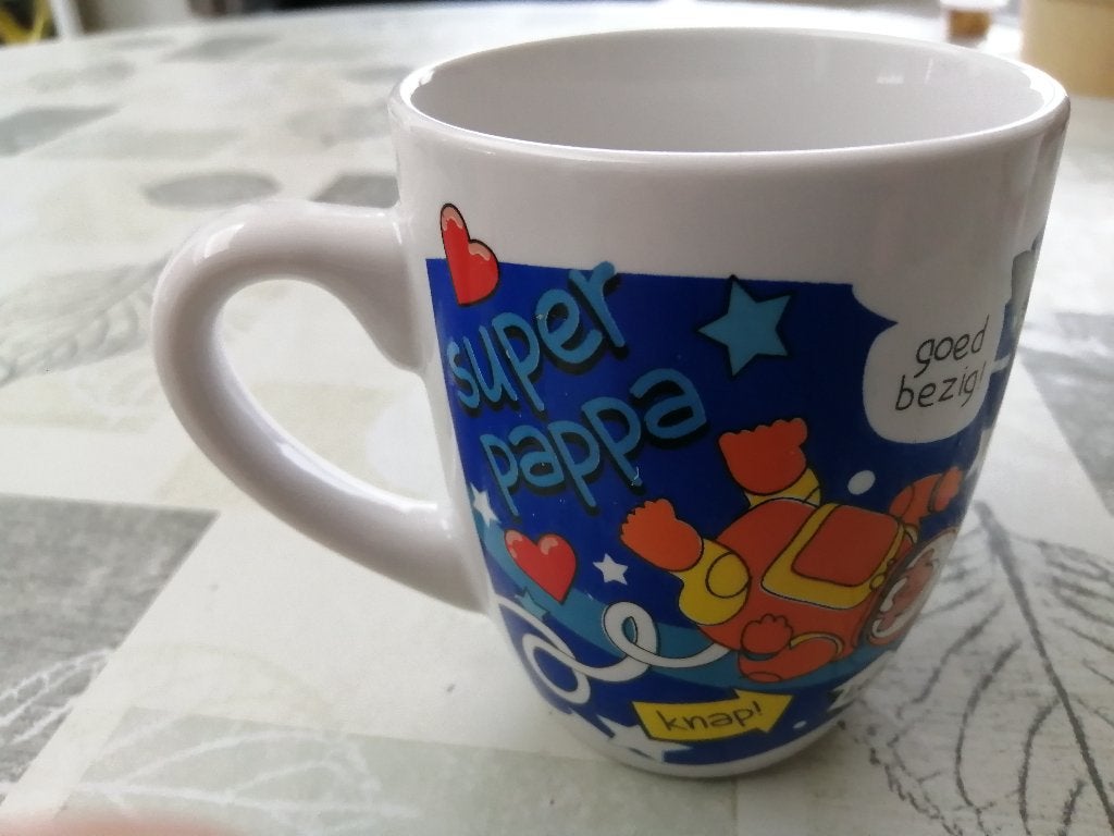 grote mok " VOOR DE ALLERLIEFSTE PAPA " ( NIEUW, Maison & Meubles, Cuisine | Vaisselle, Enlèvement ou Envoi, Neuf, Poterie, Mug