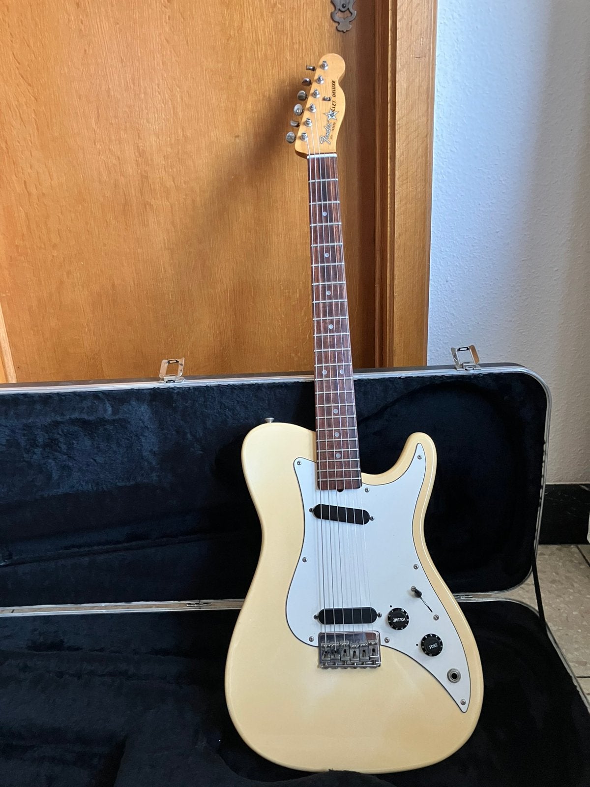 Vintage 1981 Fender Bullet Deluxe, Ophalen, Zo goed als nieuw, Solid body, Fender