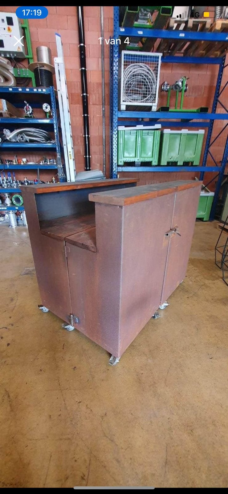 Mobiele bar met krukken, Enlèvement