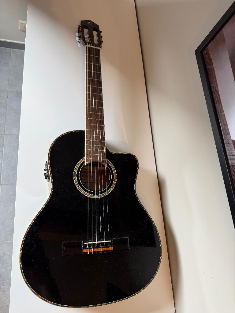 Ortega RCE141BK électro-classique noire – très bon état, Enlèvement, Comme neuf, Autres types, Avec valise