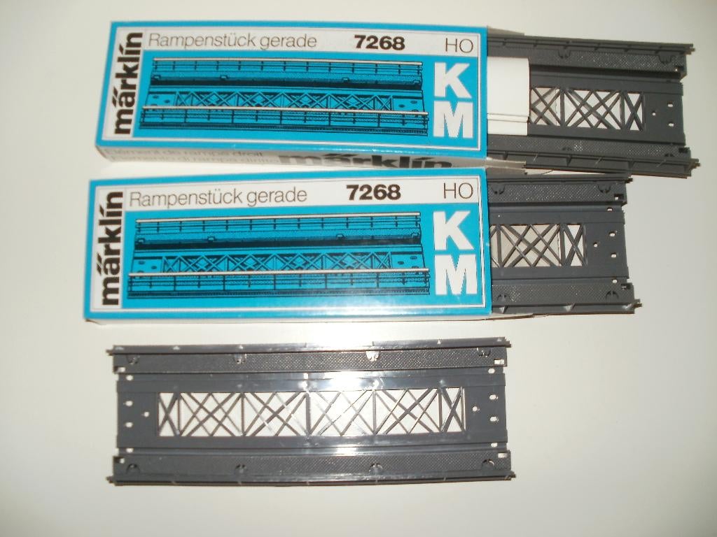 3x Marklin Ho rechte oprit no 7268 voor K of M rails., Wisselstroom, Brug, Tunnel of Gebouw, Nieuw, Ophalen of Verzenden