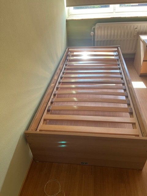 éénpersoonsbed in bleek hout, Ophalen, Verstelbaar, 90 cm, Eenpersoons