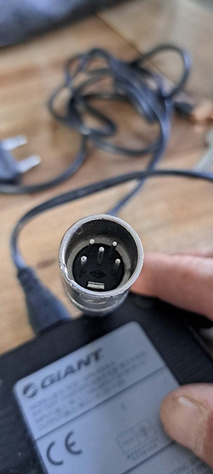 5 pins XLR connector merk Giant, Fietsen en Brommers, Ophalen