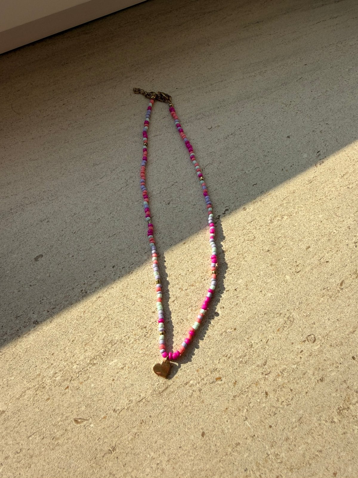 Gekleurde parel ketting, Handtassen en Accessoires, Kettingen, Ophalen, Zo goed als nieuw, Goud