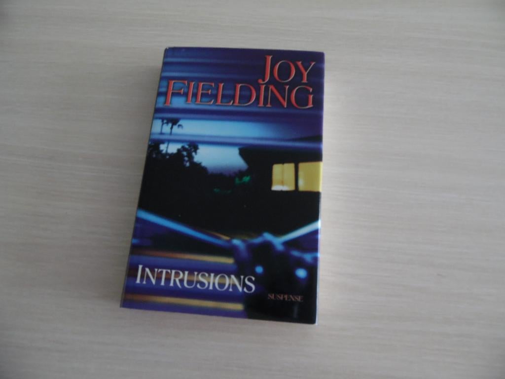 INTRUSIONS     JOY  FIELDING, Ophalen of Verzenden, Zo goed als nieuw, Joy Fielding., Amerika