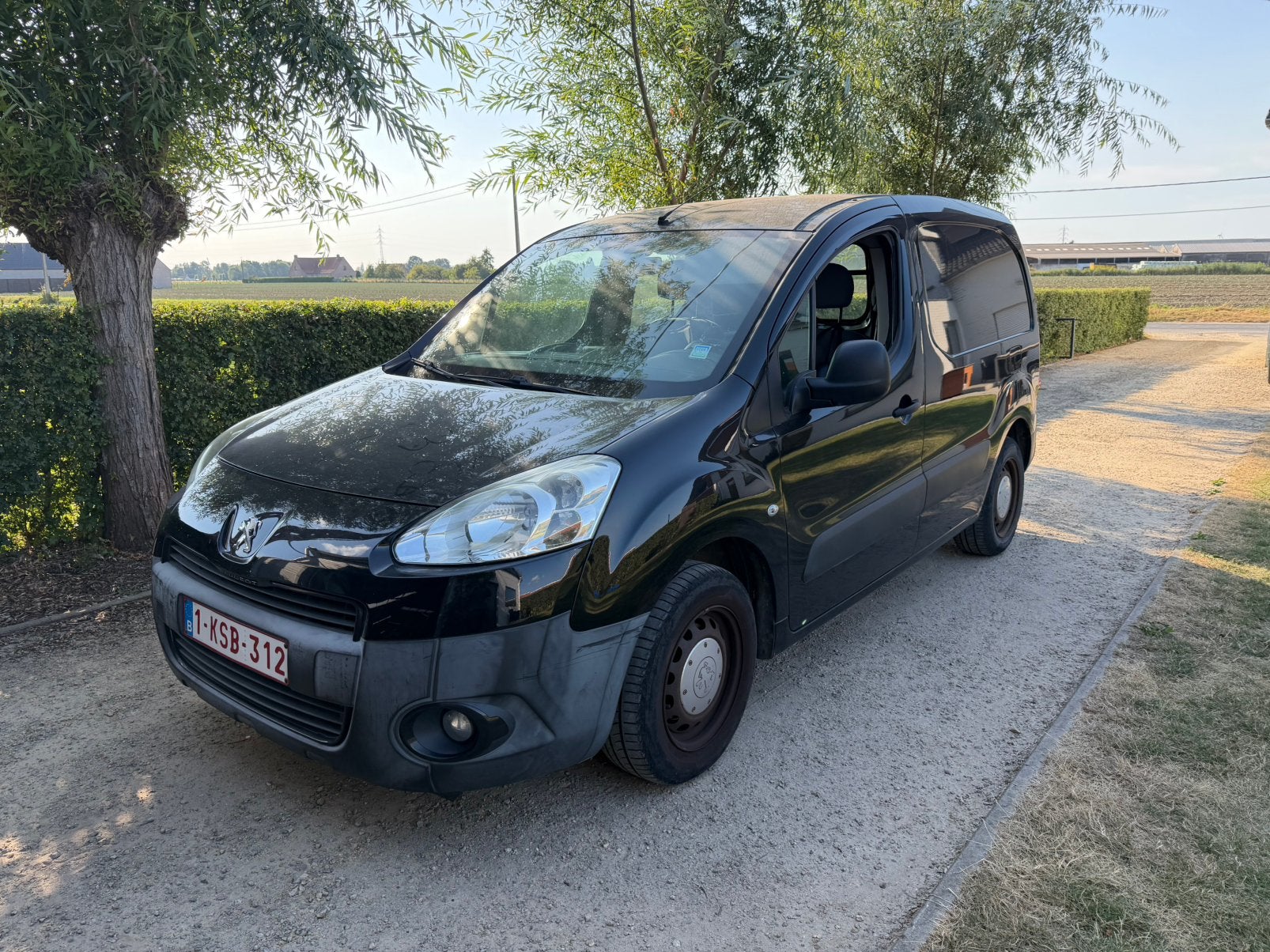 Peugeot Partner 1.6hdi lichte vracht, Auto's, Bestelwagens en Lichte vracht, Euro 5, Zwart, Particulier, Te koop