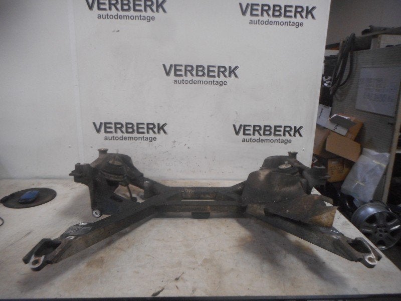BERCEAU AVANT BMW 5 serie (E39) (01-1995/12-2004), Utilisé, BMW, Petuelring 130
80809  München, DE, Bayerische Motoren Werke AG