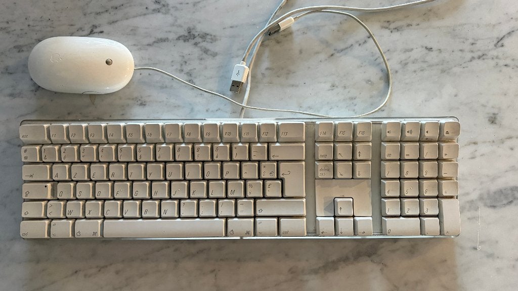 Apple klavier en muis, Computers en Software, Toetsenborden, Gebruikt, Azerty, Ophalen of Verzenden, Apple