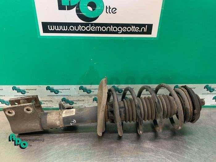 Barre amortisseur avant droit d'un Peugeot 308 (308 08-), -, 3 mois de garantie, Utilisé, -