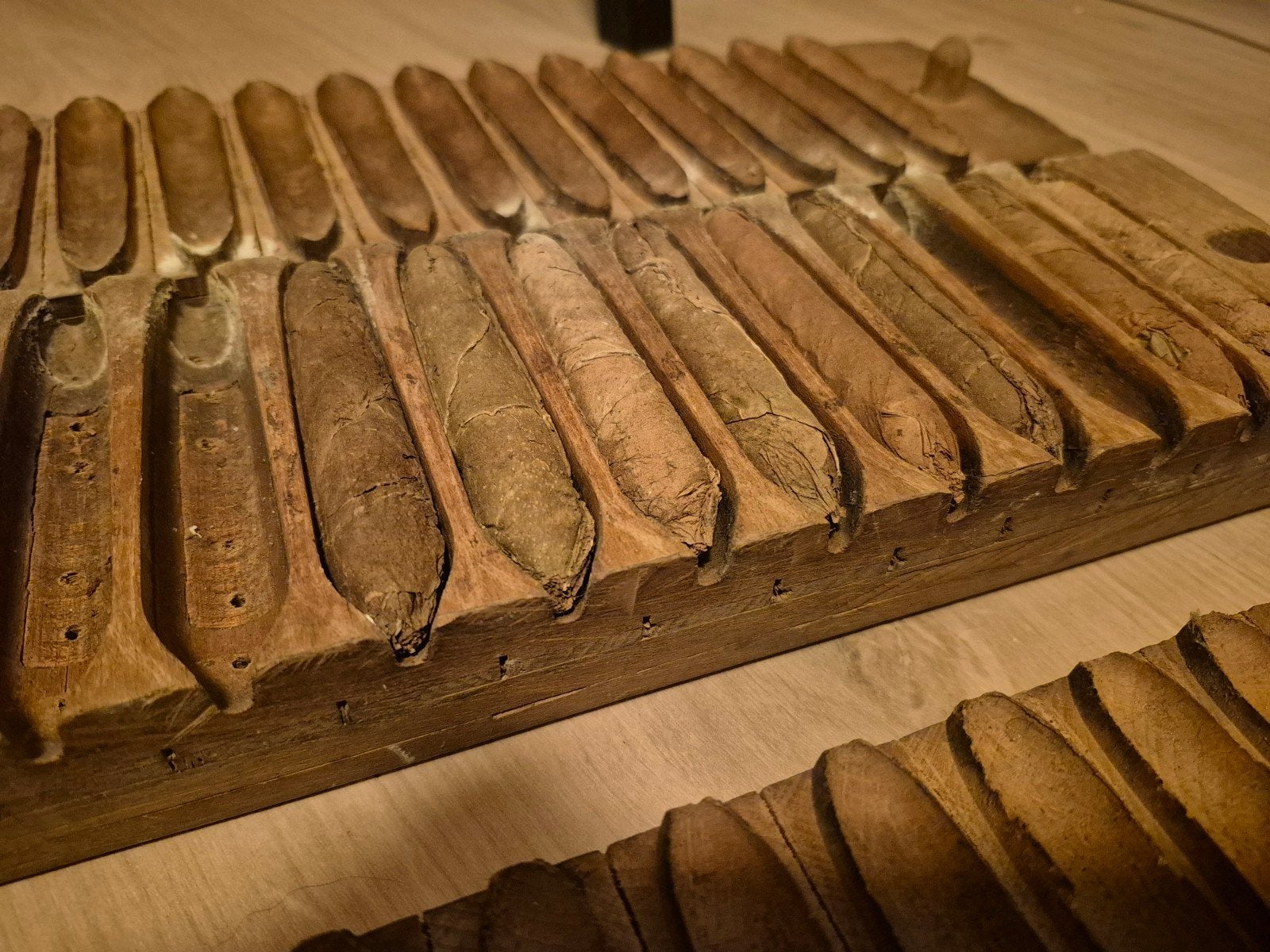 antieke houten sigarenmal uit 1900 met 11 sigaren in, Antiek en Kunst, Ophalen of Verzenden
