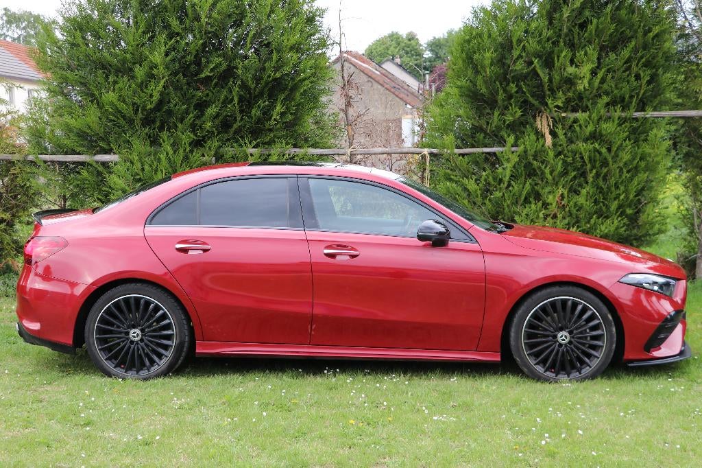 Mercedes Benz A180 Sedan AMG Line • Garantie •Bodykit, Autos, Mercedes-Benz, Rouge, Classe A, Achat, 4 portes