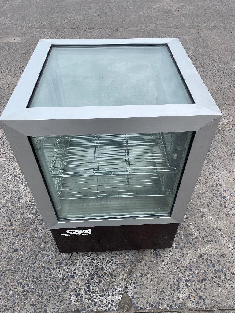 Koelvitrine, Ophalen