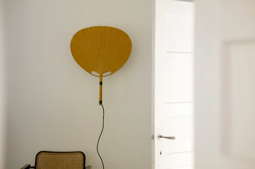 Ingo Maurer Uchiwa wandlamp – Design M, jaren 70, Huis en Inrichting, Lampen | Wandlampen, Ophalen, Gebruikt, Indirect licht, Natuurlijk materiaal
