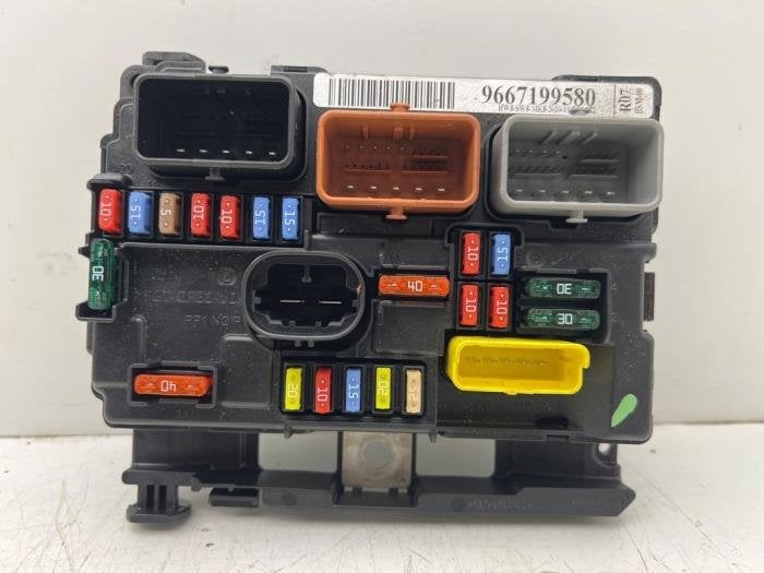 Boîte à fusibles d'un Peugeot 207, -, 3 mois de garantie, Utilisé, -