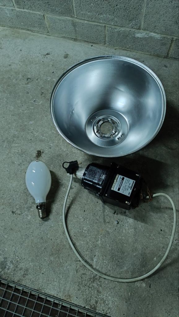 Projecteur Industriel Sylvania 400W (Suspension Gamelle/Cloc, Enlèvement