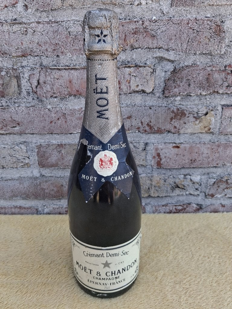 ancienne bouteille de champagne MOET CHANDON années 1970, Collections, Vins, Comme neuf, Champagne, France, Pleine, Enlèvement