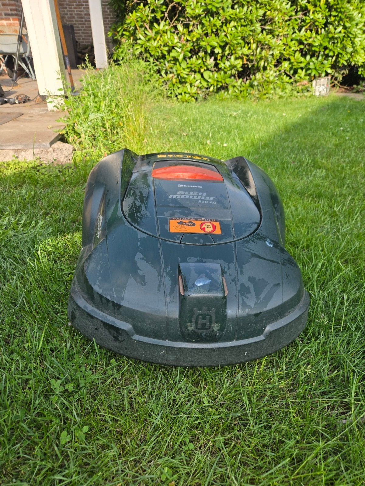 2x Husqvarna Automower 220 AC + 2 laadstations + garage, Enlèvement, Utilisé, 20 à 25 cm, Husqvarna